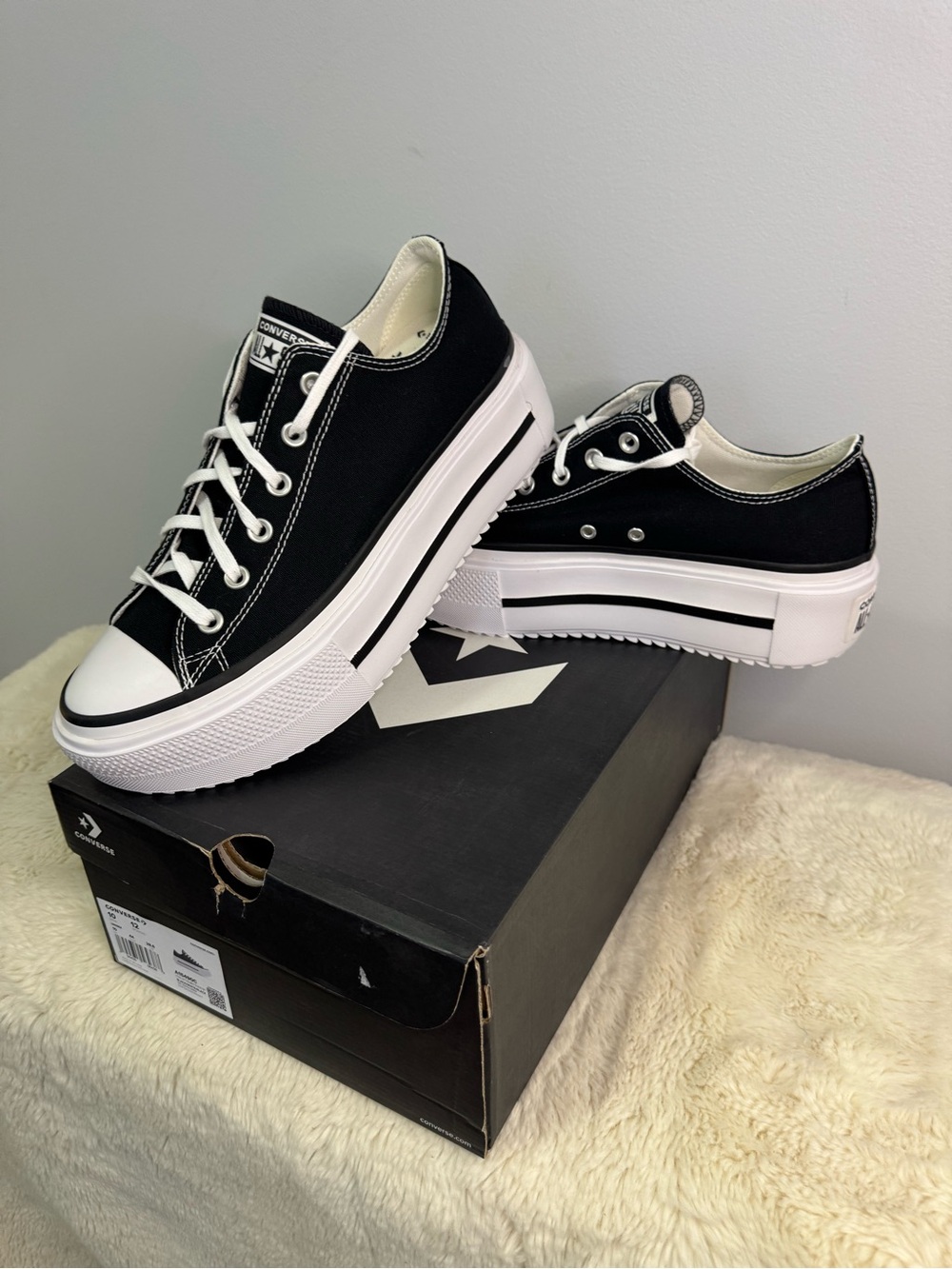 Converse Lift Double Stack| Mens Size 10 / Women’s Size 12